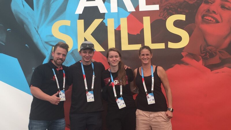 La carrossière-peintre romande Michèle Korn en visite aux EuroSkills 2021