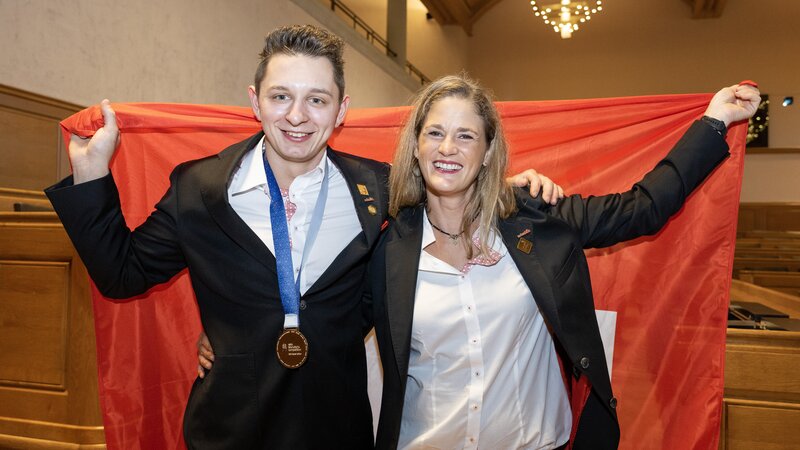 Carrosseriespengler Dominik Bartlome gewinnt in Bern Silber