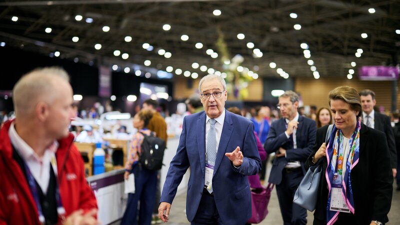 WorldSkills 2024: Bundesrat Parmelin mischt sich unter die Schweizer Fans